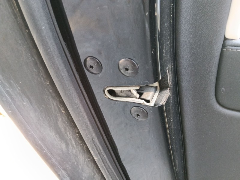 Recambio de cerradura puerta trasera izquierda para tesla model 3 ev awd referencia OEM IAM   