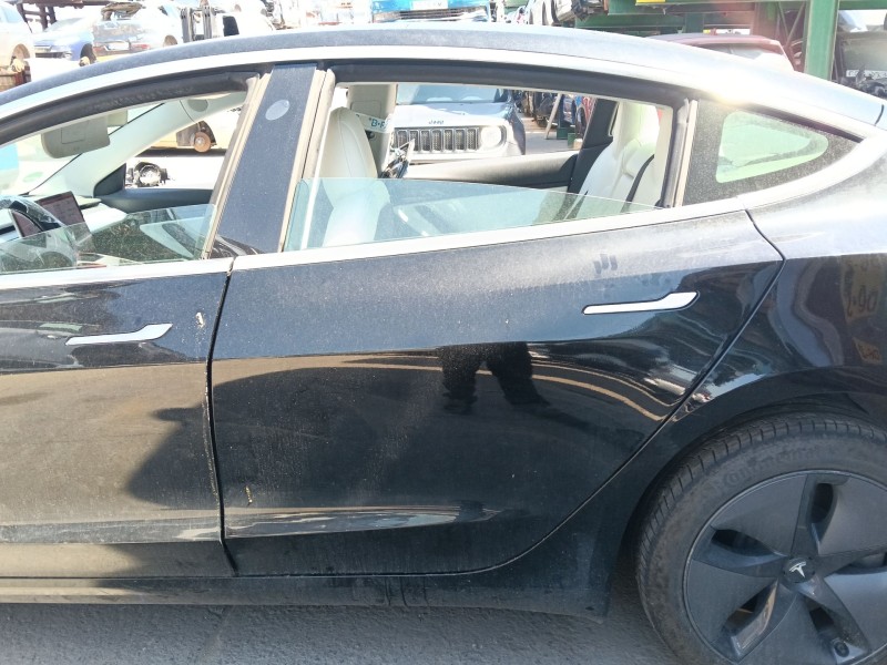 Recambio de puerta trasera izquierda para tesla model 3 ev awd referencia OEM IAM   