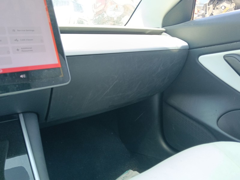 Recambio de guantera para tesla model 3 ev awd referencia OEM IAM   