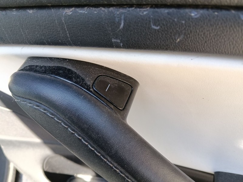 Recambio de mando elevalunas trasero derecho para tesla model 3 ev awd referencia OEM IAM   