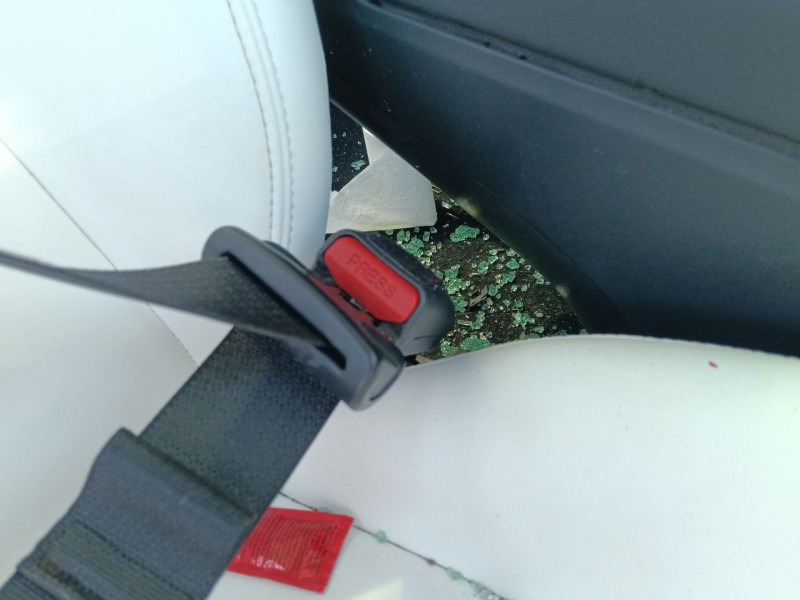 Recambio de enganche cinturon delantero derecho para tesla model 3 ev awd referencia OEM IAM   