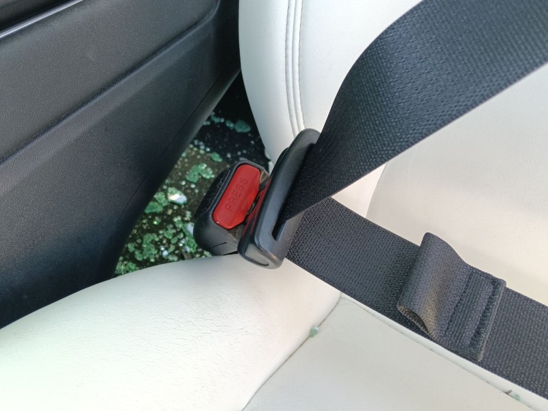 Recambio de enganche cinturon delantero izquierdo para tesla model 3 ev awd referencia OEM IAM   