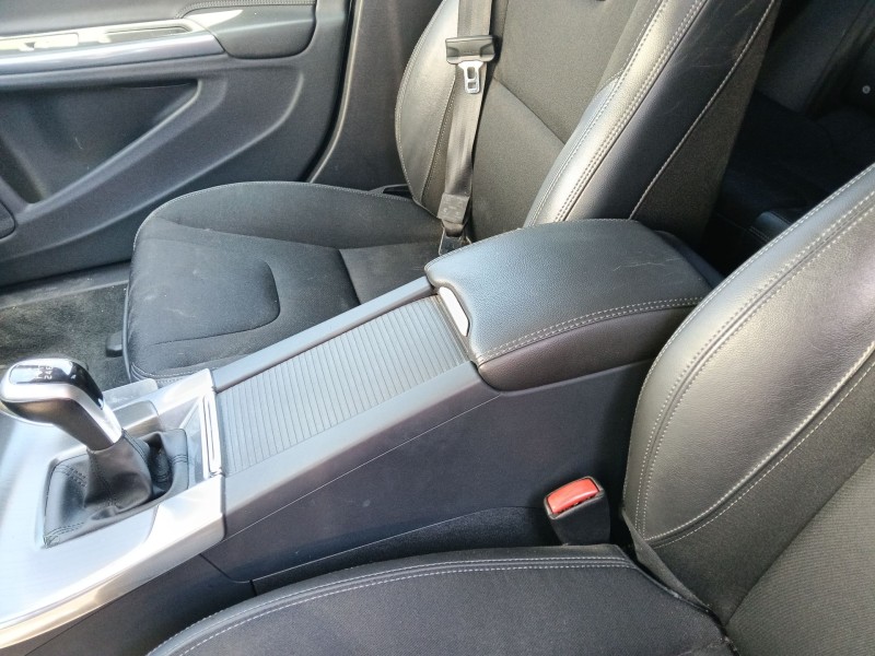 Recambio de apoyabrazos central para volvo s60 ii (134) d3 referencia OEM IAM   