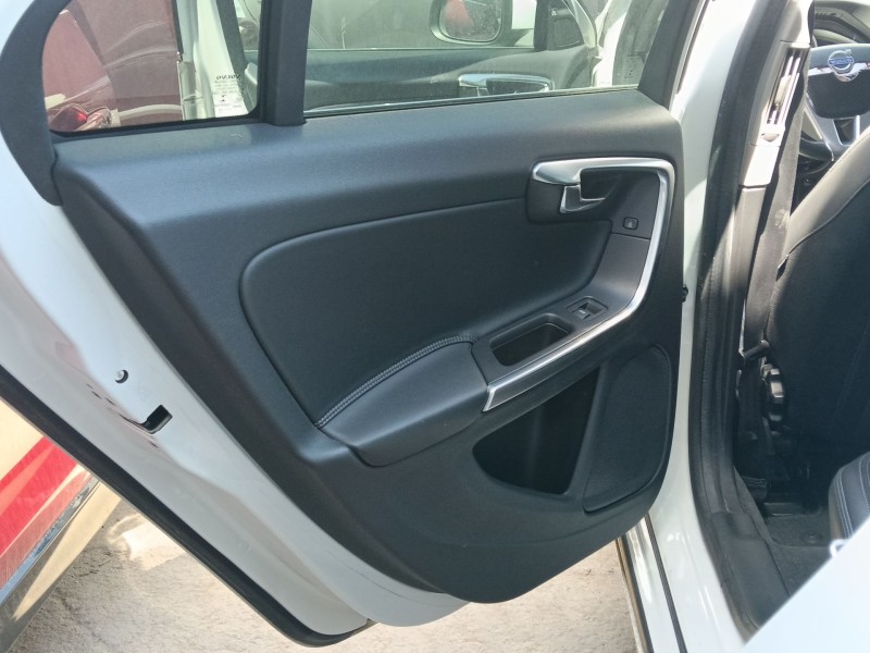 Recambio de guarnecido puerta trasera izquierda para volvo s60 ii (134) d3 referencia OEM IAM   