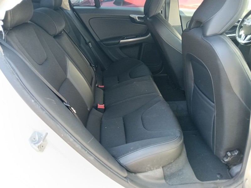 Recambio de asientos traseros para volvo s60 ii (134) d3 referencia OEM IAM   