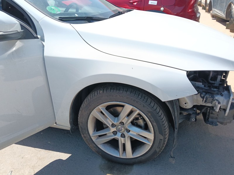 Recambio de aleta delantera derecha para volvo s60 ii (134) d3 referencia OEM IAM   
