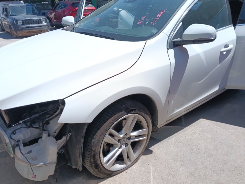 Recambio de aleta delantera izquierda para volvo s60 ii (134) d3 referencia OEM IAM   