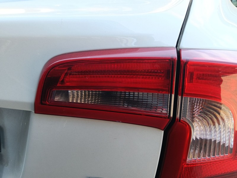 Recambio de piloto trasero derecho interior para volvo s60 ii (134) d3 referencia OEM IAM   