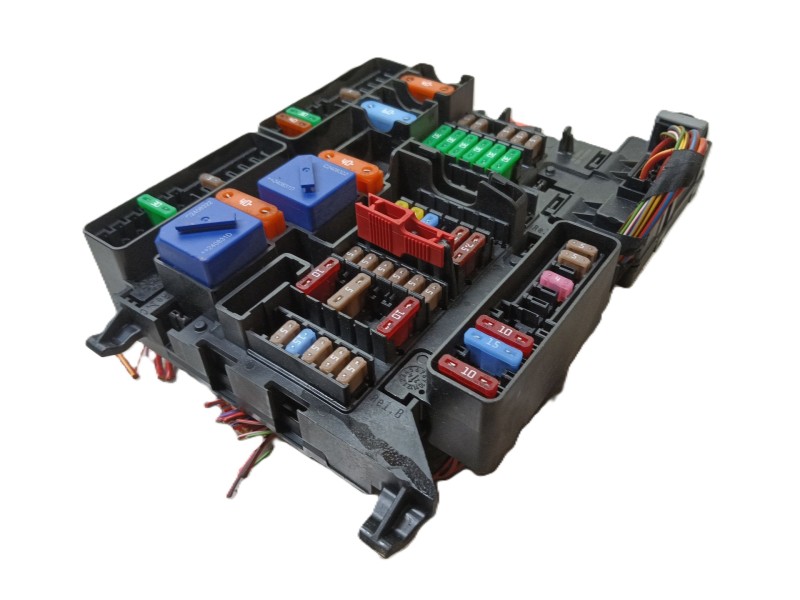 Recambio de caja reles / fusibles para bmw 1 (f40) 118 d referencia OEM IAM 61149360501 190053906032 