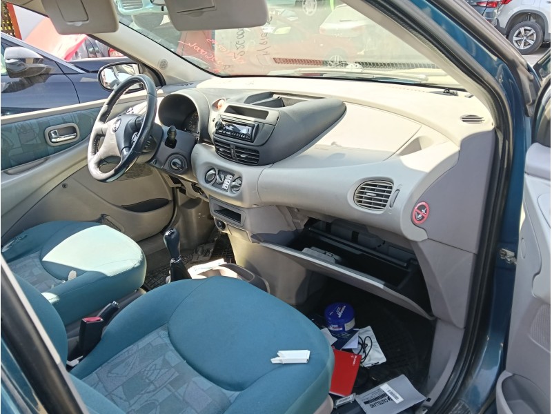 nissan almera tino (v10) del año 2001