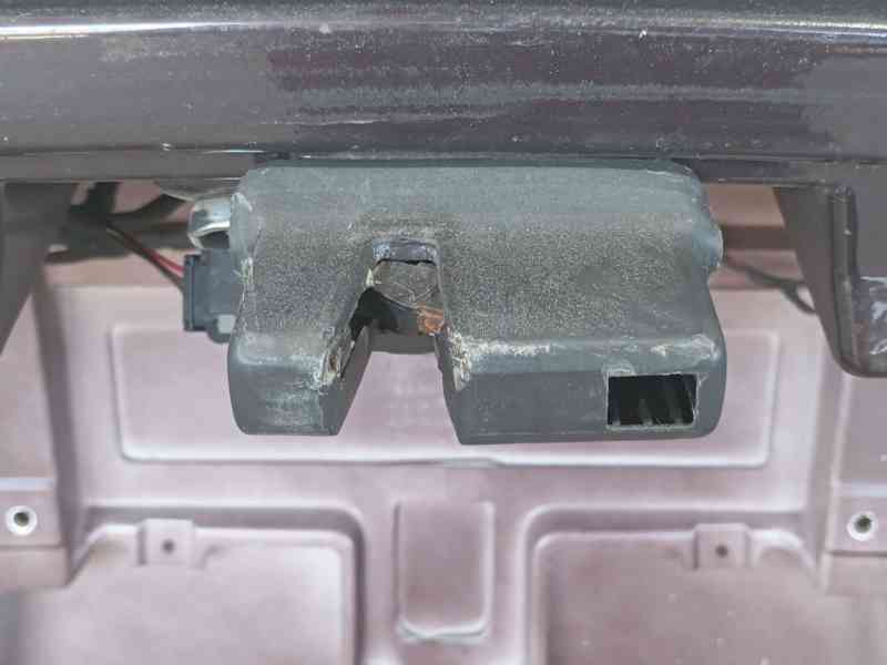 Recambio de porton trasero para volkswagen eos (1f7, 1f8) 2.0 tdi referencia OEM IAM  1Q0827025G 