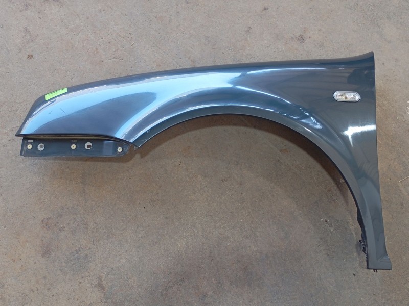 Recambio de aleta delantera izquierda para volkswagen golf iv (1j1) 1.6 16v referencia OEM IAM 1J0821021  