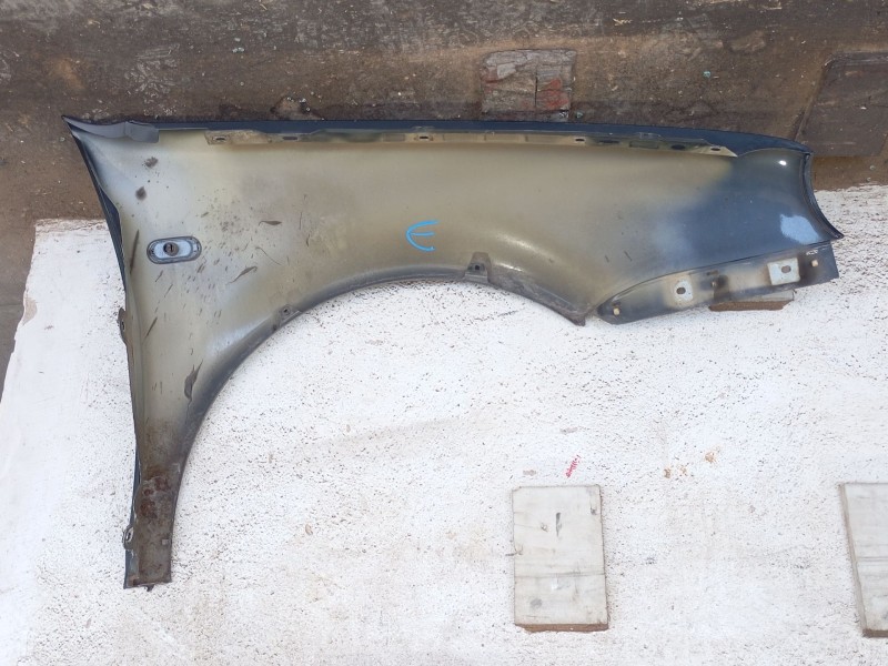 Recambio de aleta delantera izquierda para volkswagen golf iv (1j1) 1.6 16v referencia OEM IAM 1J0821021  