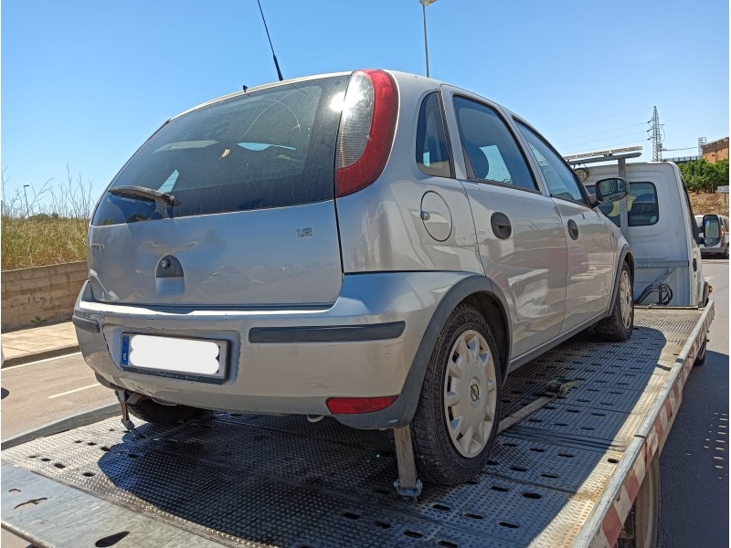 opel corsa c (x01) del año 2004