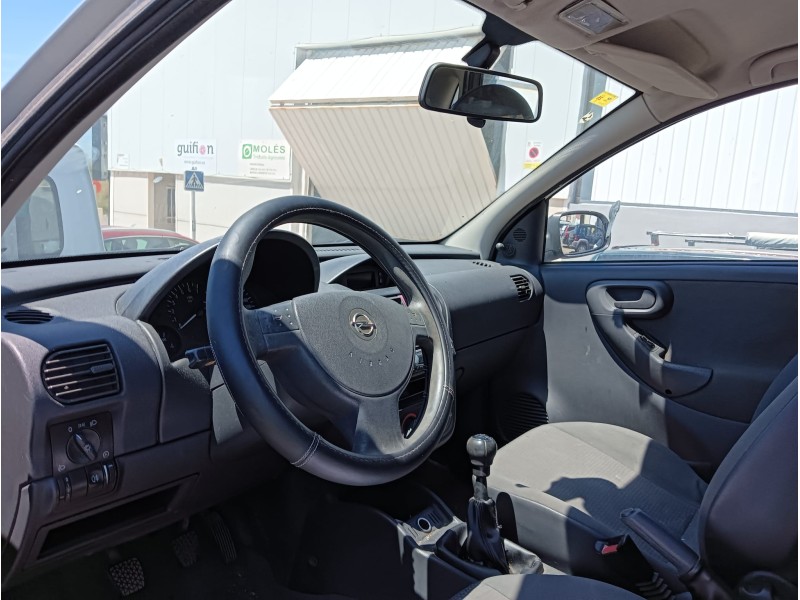 opel corsa c (x01) del año 2004