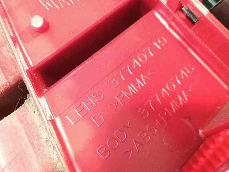 Recambio de piloto trasero derecho para volkswagen golf iv (1j1) 1.6 16v referencia OEM IAM 1J6945096R / 1J6945096BB / 1J6945096