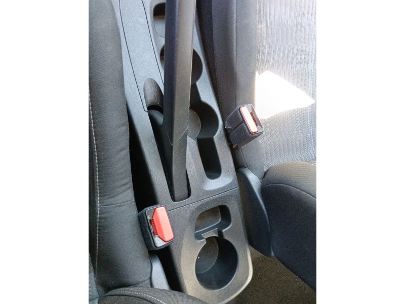 Recambio de enganche cinturon delantero derecho para opel corsa f (p2jo) 1.2 (68) referencia OEM IAM   