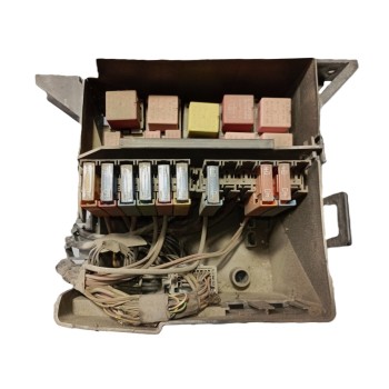 CAJA RELES / FUSIBLES 8200046401 