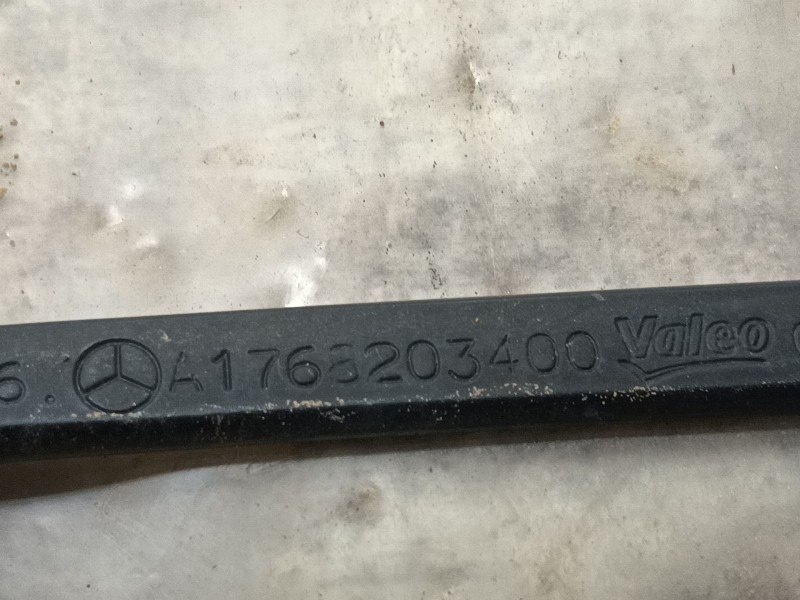 Recambio de brazo limpia delantero izquierdo para mercedes-benz clase a (w176) a 200 cdi / d (176.008) referencia OEM IAM A17682