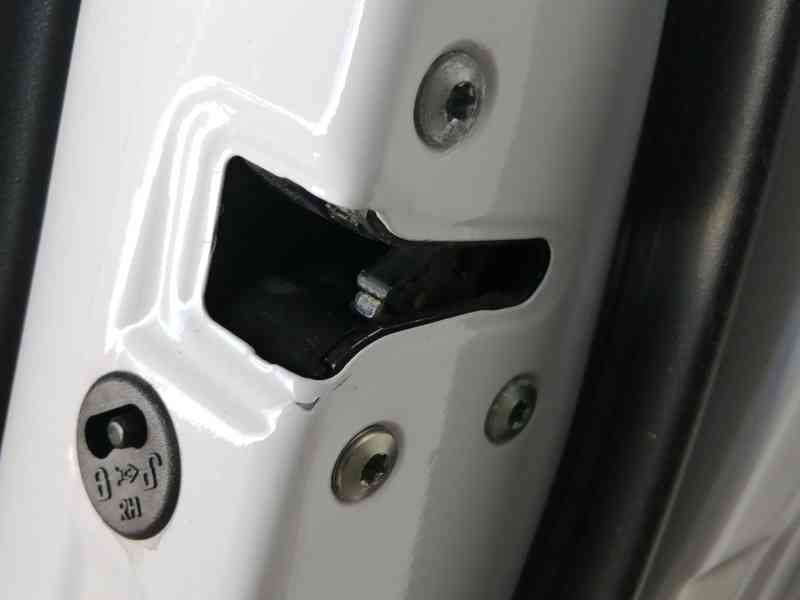 Recambio de puerta trasera derecha para hyundai i30 classic referencia OEM IAM 770042R010  