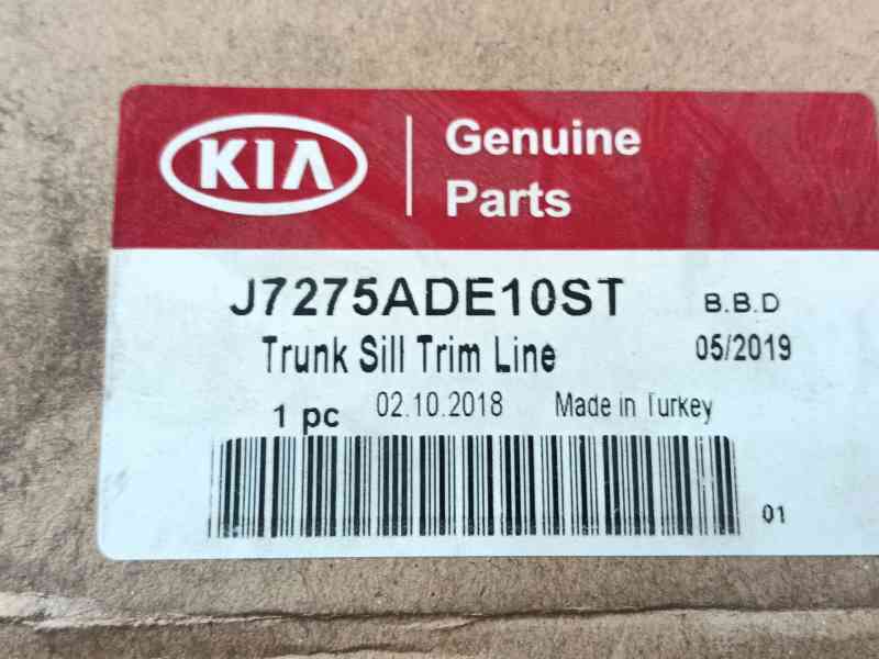 Recambio de moldura inferior porton para kia cee´d sw (ed) 1.6 crdi 128 referencia OEM IAM J7275ADE10ST  