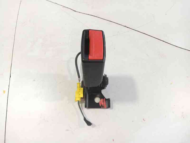 Recambio de enganche cinturon trasero derecho para mercedes-benz clase gla (x156) gla 220 d (156.903) referencia OEM IAM   