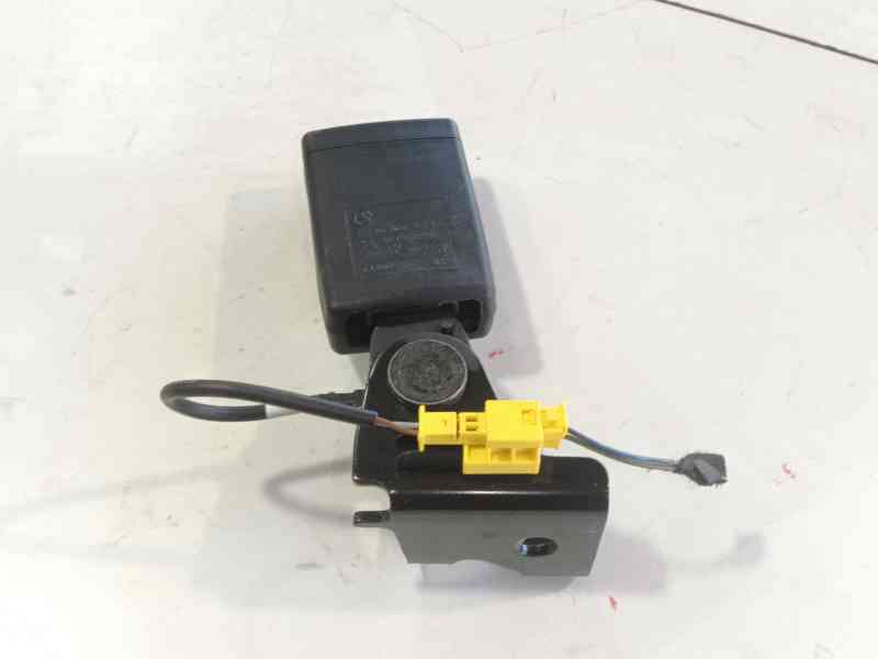 Recambio de enganche cinturon trasero derecho para mercedes-benz clase gla (x156) gla 220 d (156.903) referencia OEM IAM   