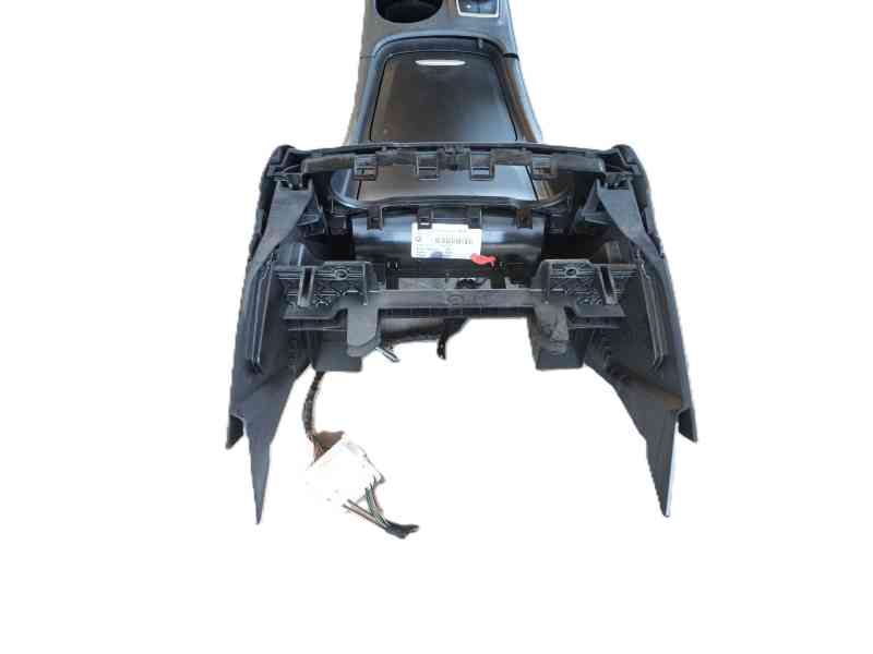 Recambio de apoyabrazos central para mercedes-benz clase gla (x156) gla 220 d (156.903) referencia OEM IAM   