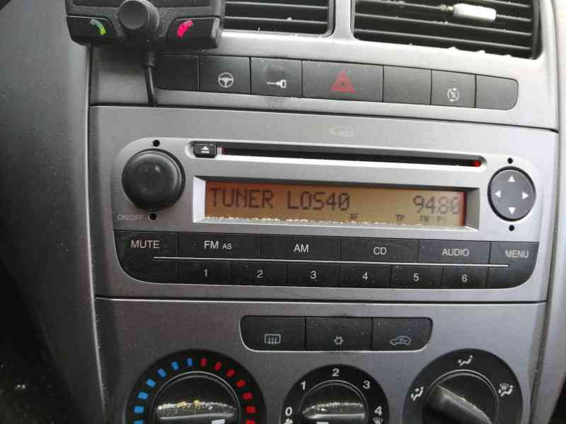 Recambio de sistema audio / radio cd para fiat punto (199) pop referencia OEM IAM 7355642340 28349869 F199SM2 28349869