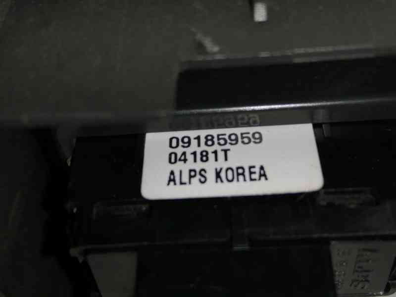 Recambio de mando elevalunas trasero izquierdo para opel vectra c berlina 1.9 cdti referencia OEM IAM 09185959  