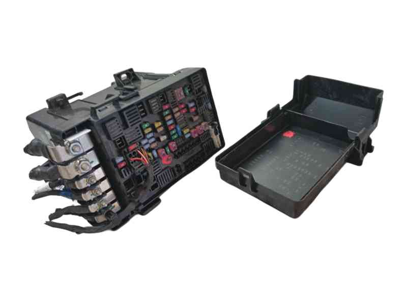 Recambio de caja fusibles delantera para mg zs hybrid+ 1.5 referencia OEM IAM  11738142 