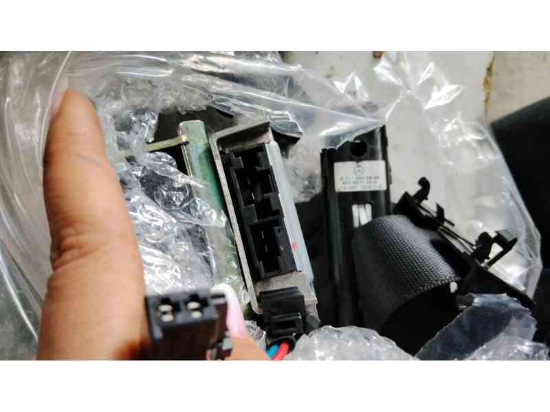 Recambio de cinturon seguridad delantero derecho para mercedes-benz cls (c219) cls 320 cdi (219.322) referencia OEM IAM A2118605