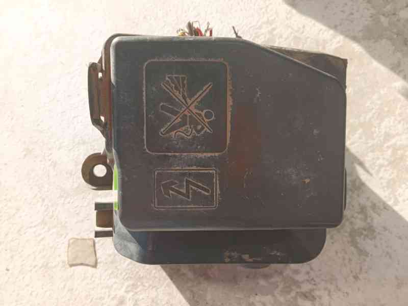 Recambio de caja reles / fusibles para renault captur i (j5_, h5_) 1.5 dci 90 referencia OEM IAM   