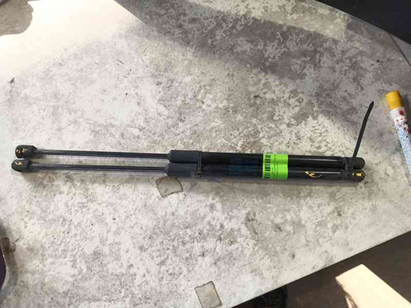 Recambio de amortiguadores maletero / porton para skoda fabia iii (nj3) 1.2 tsi referencia OEM IAM   