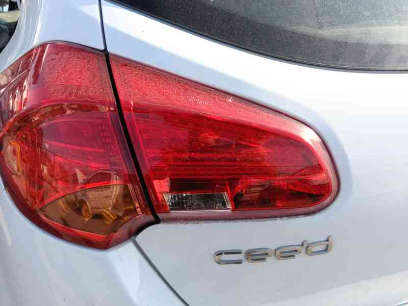Recambio de piloto trasero izquierdo interior para kia cee´d (jd) 1.4 cvvt referencia OEM IAM   
