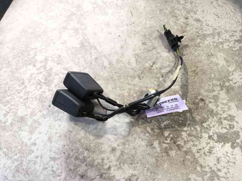 Recambio de enganche cinturon trasero central para skoda fabia iii (nj3) 1.2 tsi referencia OEM IAM   