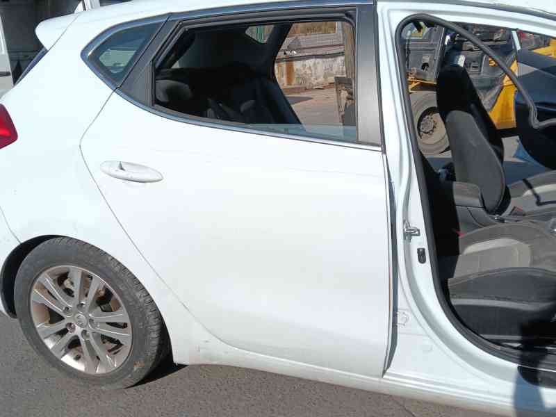 Recambio de puerta trasera derecha para kia cee´d (jd) 1.4 cvvt referencia OEM IAM   