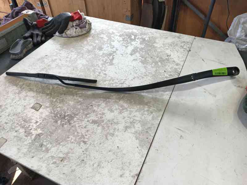 Recambio de brazo limpia delantero izquierdo para kia stonic (yb) 1.0 t-gdi eco-dynamics+ referencia OEM IAM   