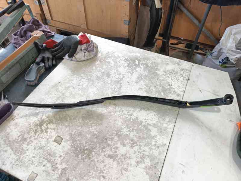 Recambio de brazo limpia delantero izquierdo para kia stonic (yb) 1.0 t-gdi eco-dynamics+ referencia OEM IAM   