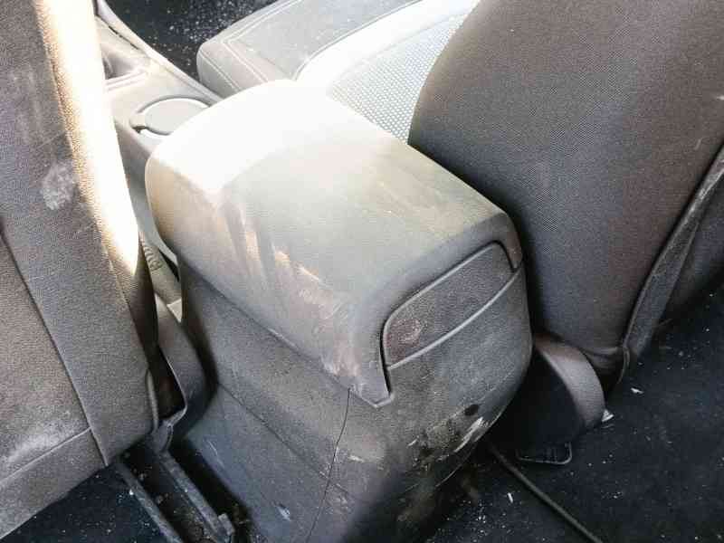 Recambio de apoyabrazos central para kia cee´d (jd) 1.4 cvvt referencia OEM IAM   