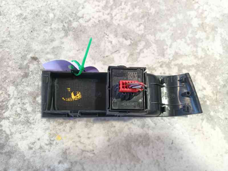 Recambio de mando elevalunas delantero izquierdo para skoda fabia iii (nj3) 1.2 tsi referencia OEM IAM   