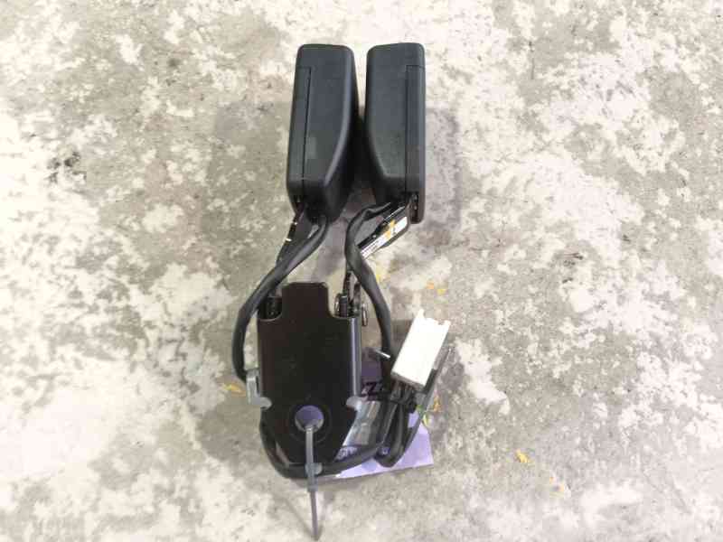 Recambio de enganche cinturon trasero derecho para mazda cx-5 (kf) 2.0 referencia OEM IAM   