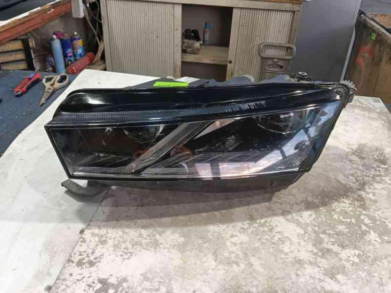 Recambio de faro izquierdo para skoda octavia iv (nx3, nn3, pv3) 1.5 tsi referencia OEM IAM   