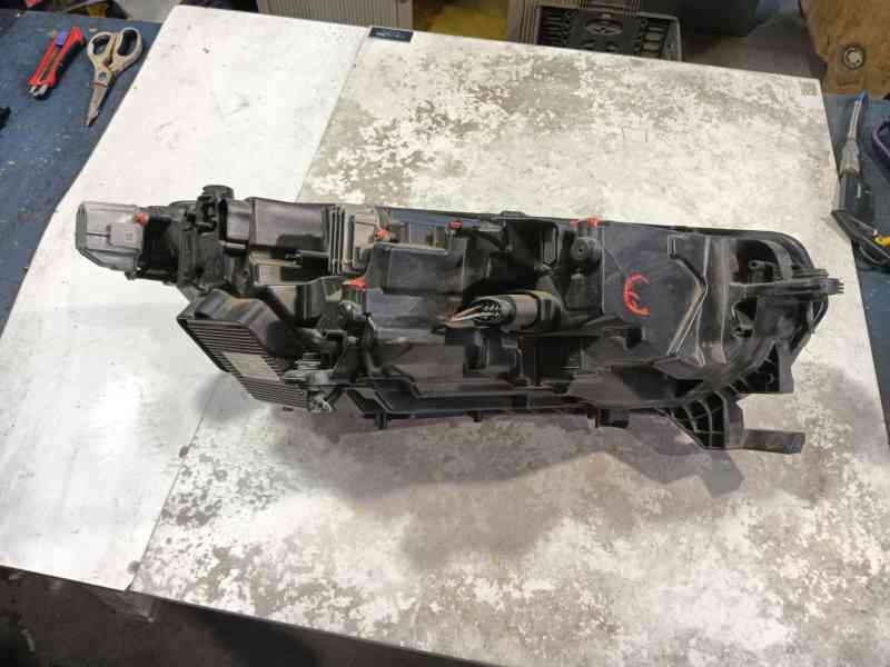 Recambio de faro izquierdo para skoda octavia iv (nx3, nn3, pv3) 1.5 tsi referencia OEM IAM   
