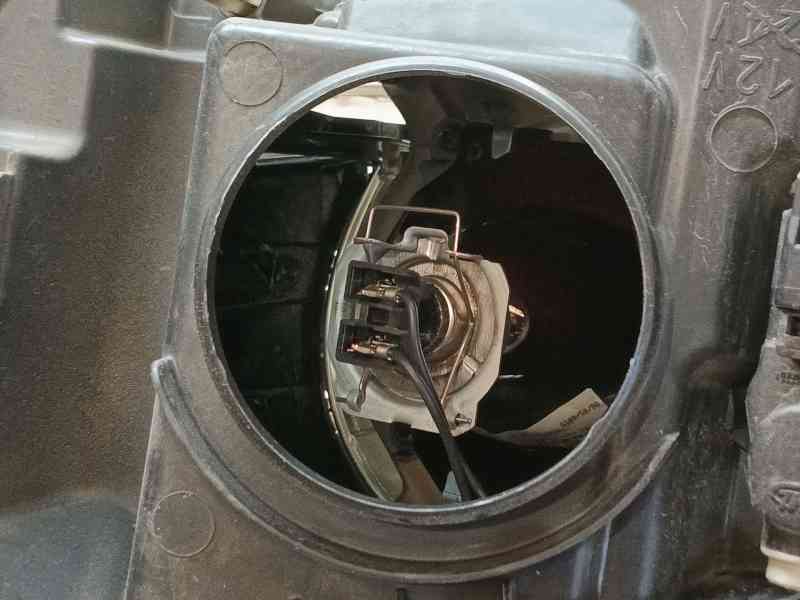 Recambio de faro derecho para renault grand scénic iii (jz0/1_) 1.5 dci referencia OEM IAM 260108250R  