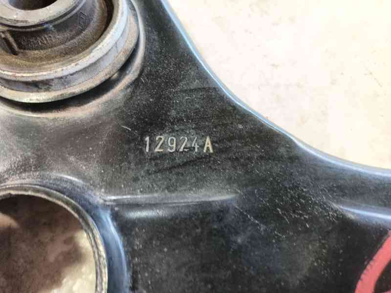 Recambio de brazo suspension inferior delantero izquierdo para renault clio v (b7_) 1.6 e-tech 145 (b7mu) referencia OEM IAM 0  