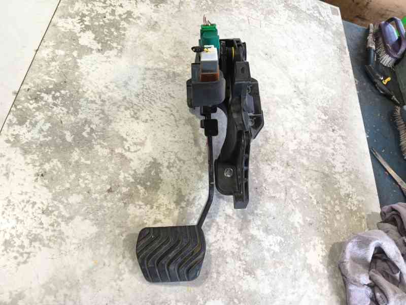 Recambio de pedal freno para renault clio v (b7_) 1.6 e-tech 145 (b7mu) referencia OEM IAM   