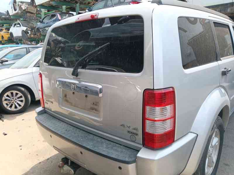 Recambio de porton trasero para dodge nitro 2.8 crd 4wd referencia OEM IAM   
