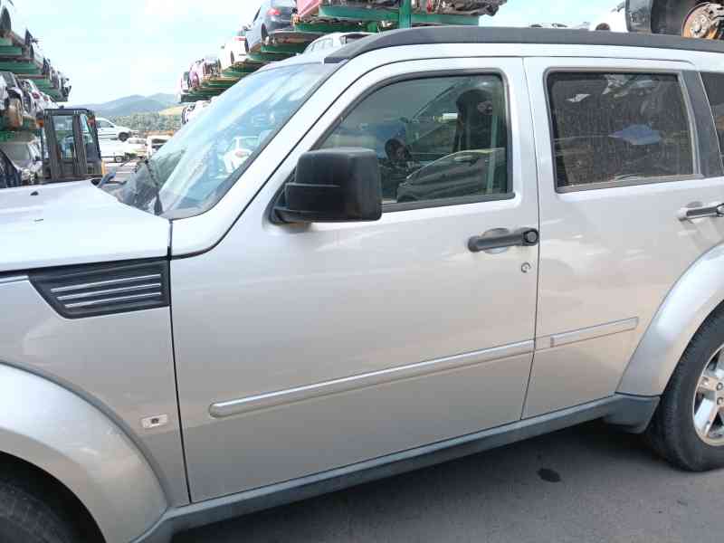 Recambio de puerta delantera izquierda para dodge nitro 2.8 crd 4wd referencia OEM IAM   