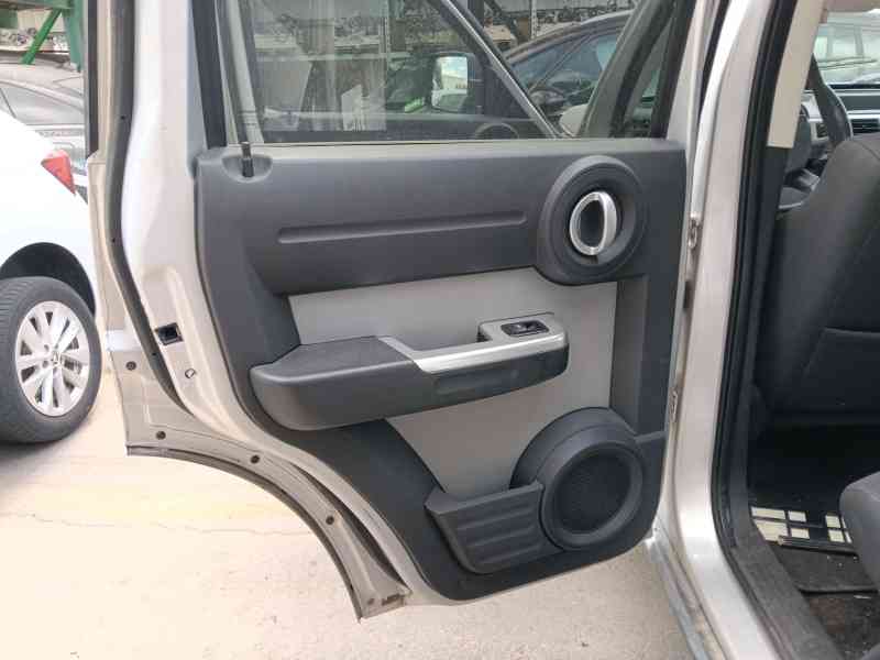 Recambio de guarnecido puerta trasera izquierda para dodge nitro 2.8 crd 4wd referencia OEM IAM   